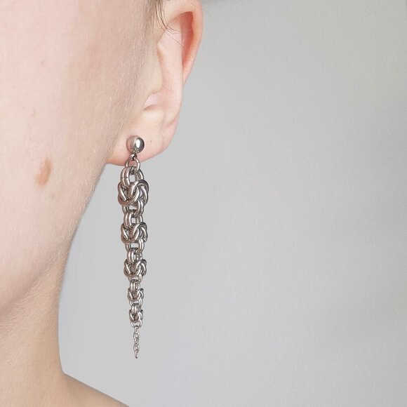 Gothic medieval chain mail pointy long silver earrings ✦ stainless steel ✦ - Picture 1 of 8